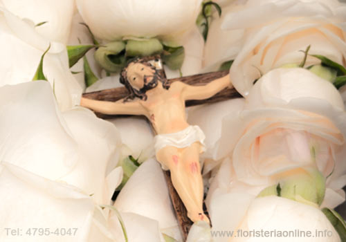 rosario de rosas blancas